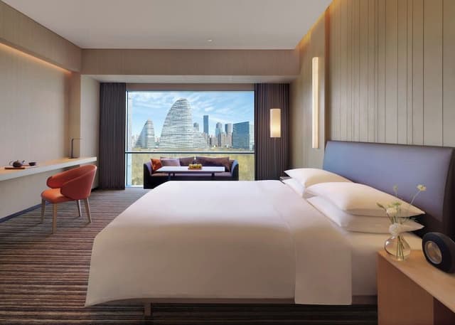 1 King Bed with Park View
