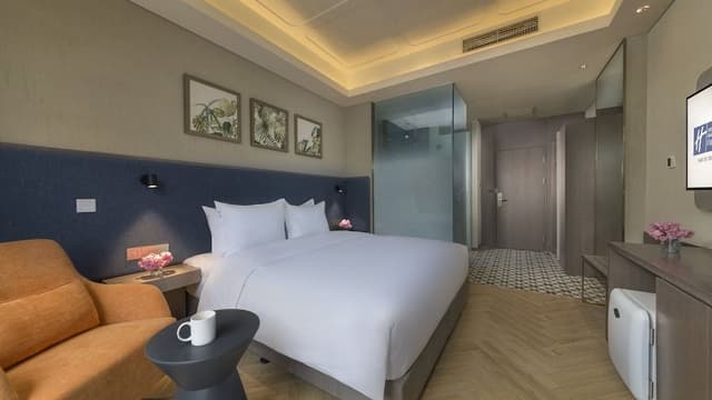 Standard Room, 1 King Bed