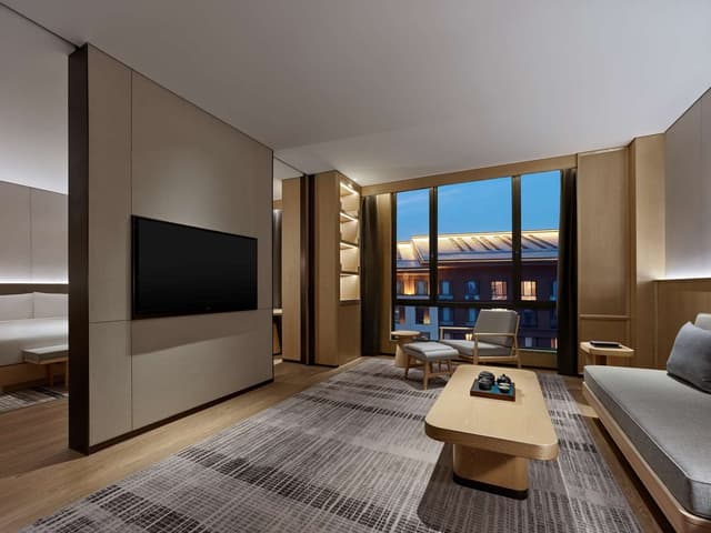 KING ONE BEDROOM SUITE