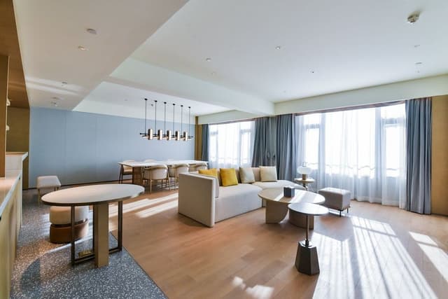Club Suite, 1 King Bed (Living Area)