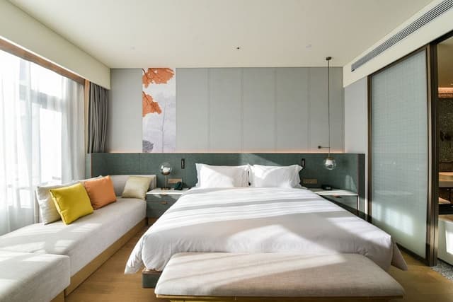 Club Suite, 1 King Bed (Living Area)