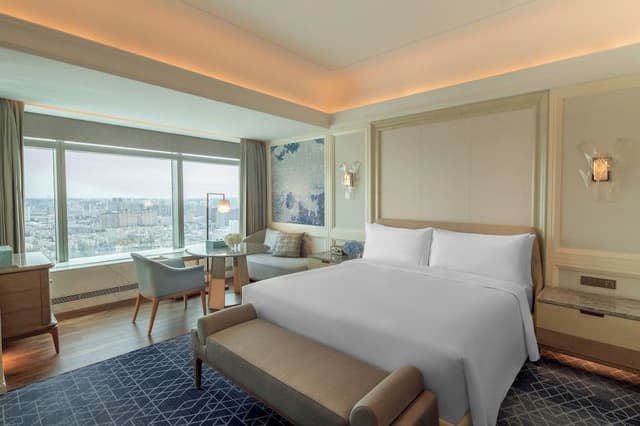 Deluxe Room, 1 King Bed, City View