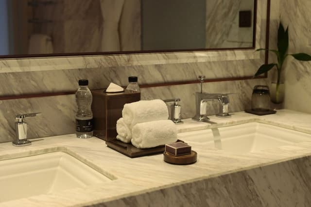 Deluxe Room, 1 King Bed, City View