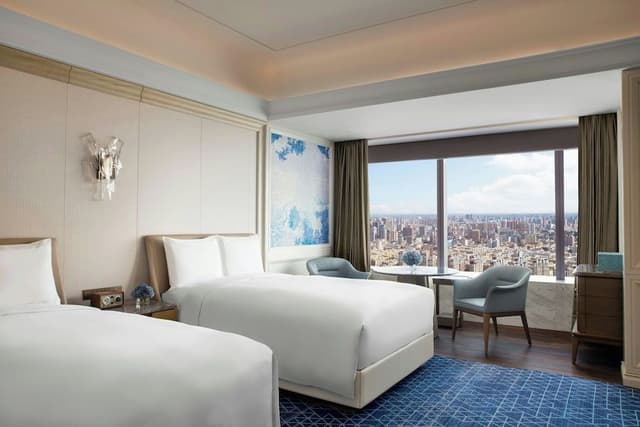 Deluxe Room, 2 Twin Beds, City View