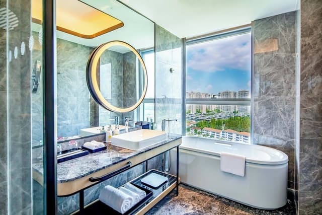 Superior Suite, 1 King Bed, City View (Lounge Access)