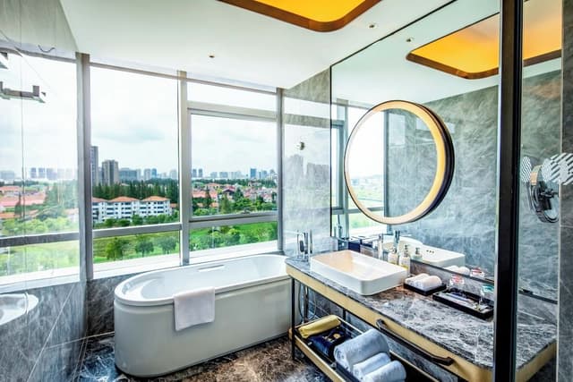 Superior Room, 2 Twin Beds, City View