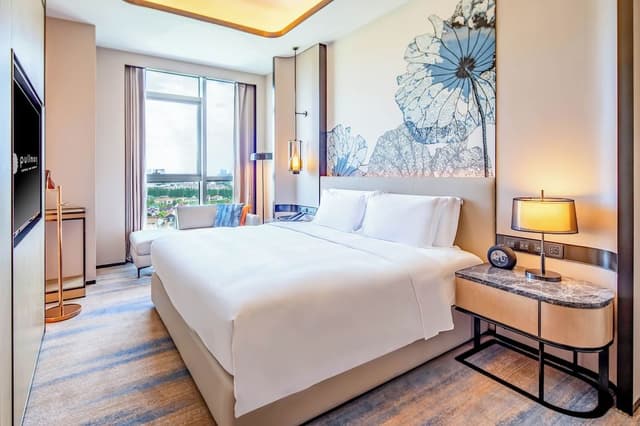 Superior Suite, 1 King Bed, City View (Lounge Access)