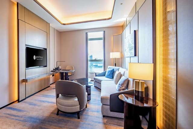 Deluxe Suite, 1 King Bed, City View (Lounge Access)