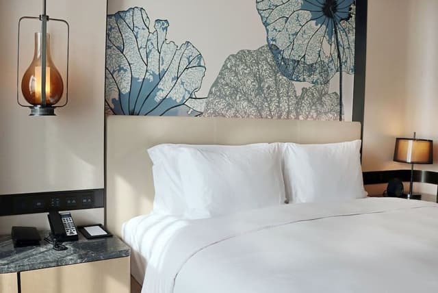 Superior Suite, 1 King Bed, City View (Lounge Access)