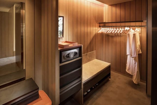 KING DELUXE SUITE