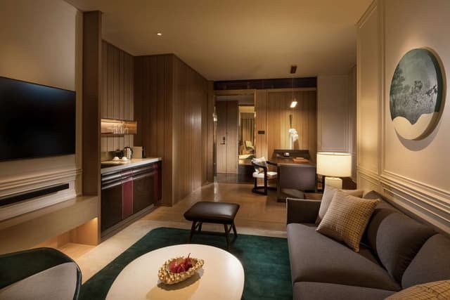 KING DELUXE SUITE