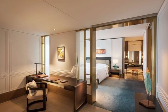 KING PREMIUM SUITE