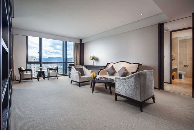 Executive Suite, 1 King Bed, Smoking (2 Bedrooms)