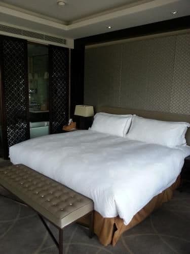 Deluxe Lake View Suite