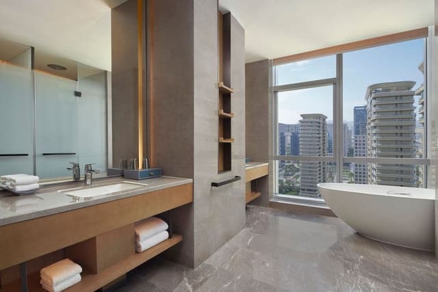Grand Room, 1 King Bed, City View