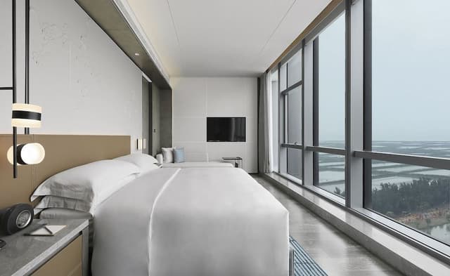 Suite, 1 King Bed, City View