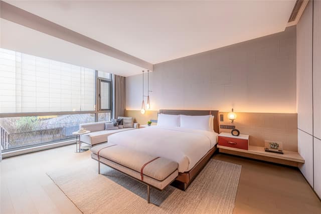 KING DELUXE SUITE