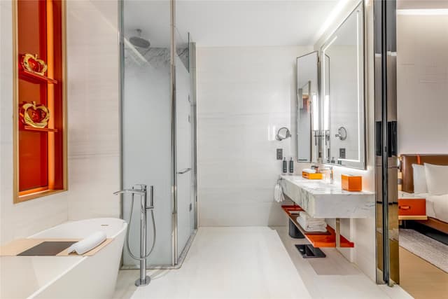 KING AMBASSADOR SUITE