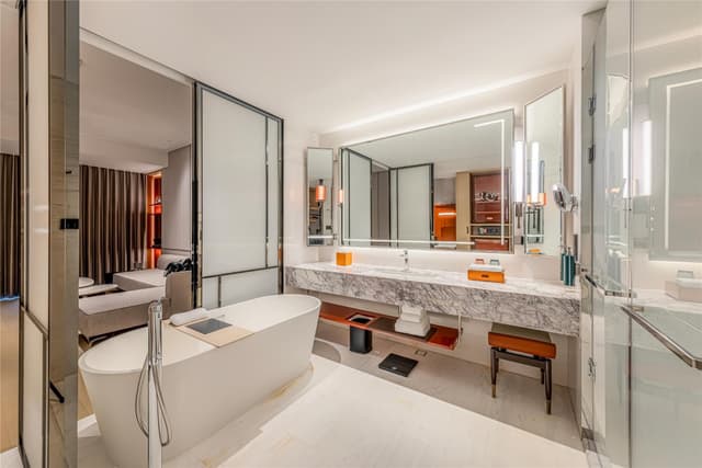 KING DELUXE SUITE