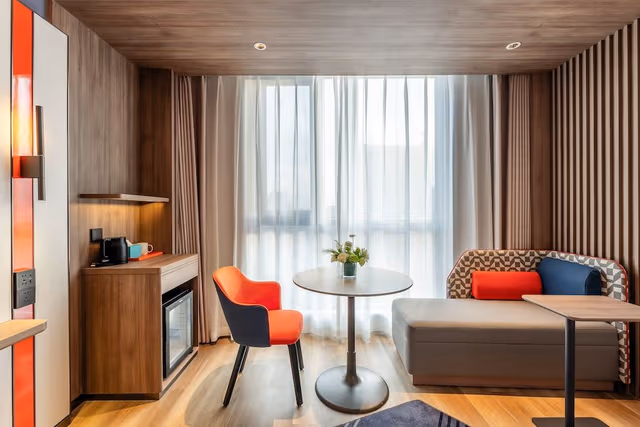 1 King Standard Extra Floor Space
