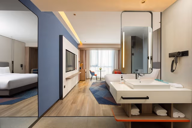 1 King Standard Extra Floor Space