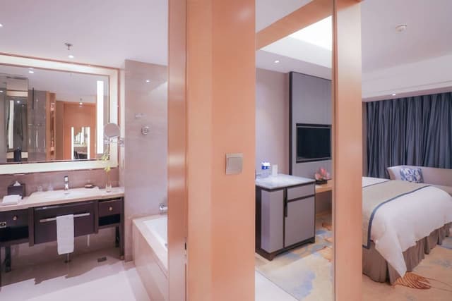 Deluxe Room, 1 King Bed, Sea View