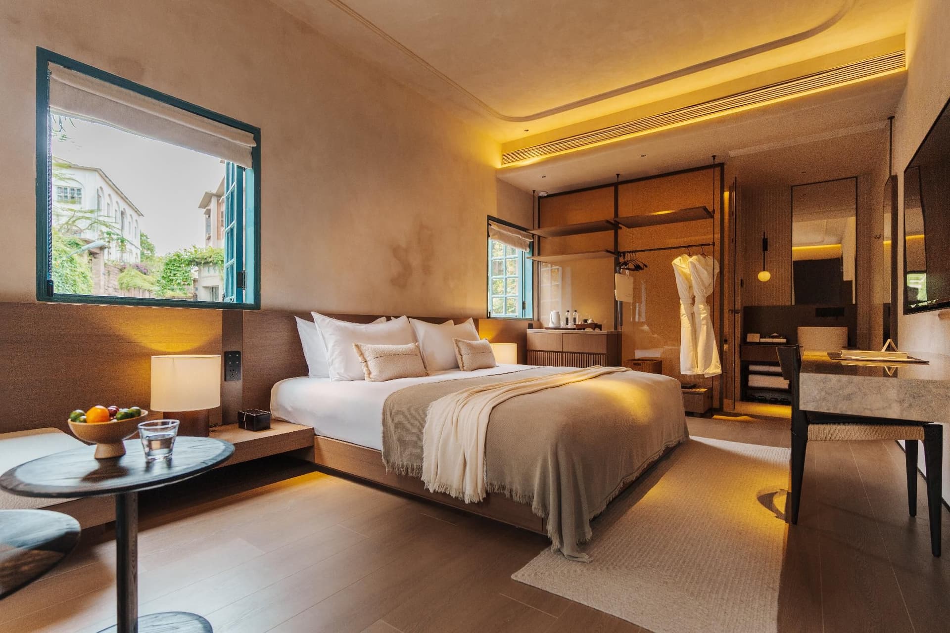 Listen to Anyu Hotel