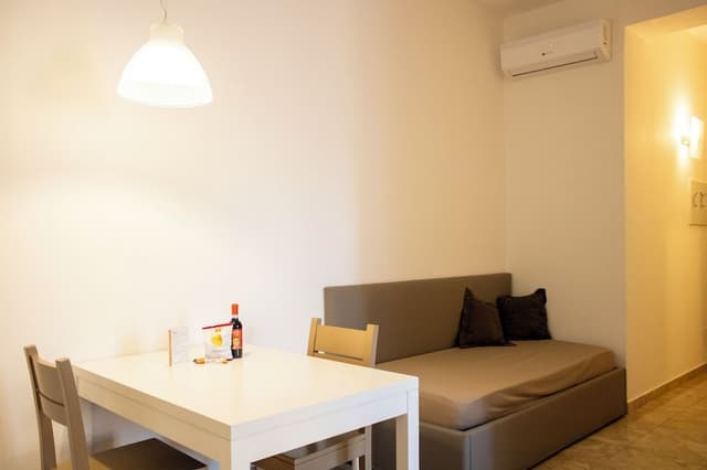Studio, Balcony