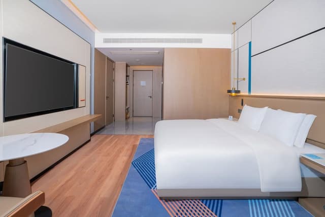 1 King Standard with Entertainment Facility