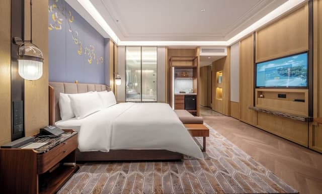 Deluxe King Bed