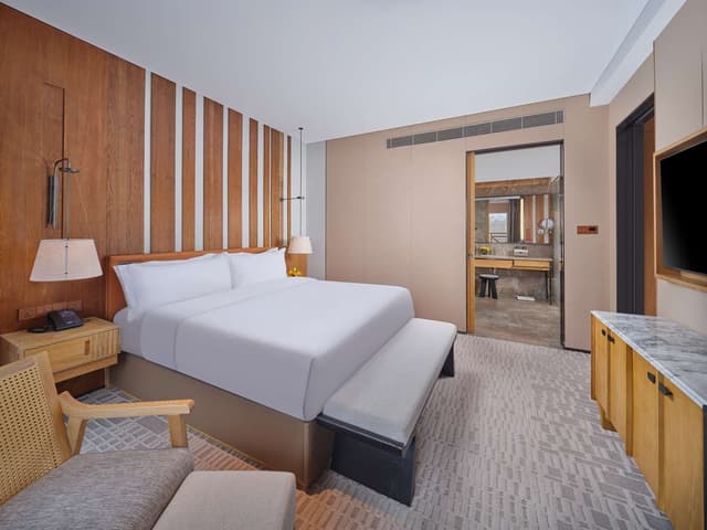 KING DELUXE SUITE