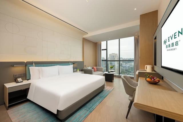 Standard Room, 1 King Bed, City View
