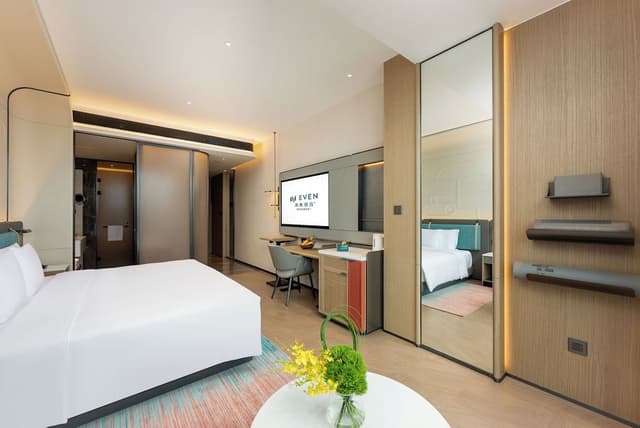 Standard Room, 1 King Bed, City View