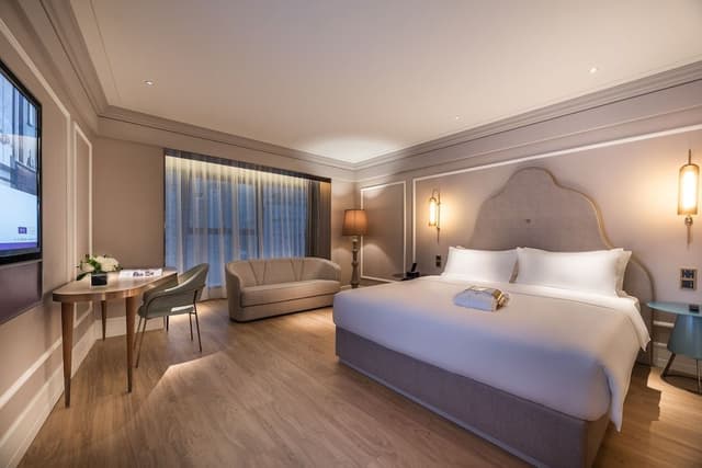 Deluxe Room, 1 King Bed