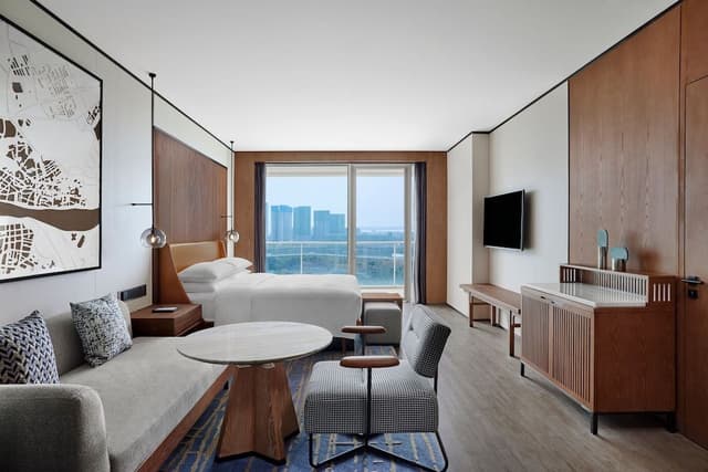 Superior Room, 1 King Bed, Balcony