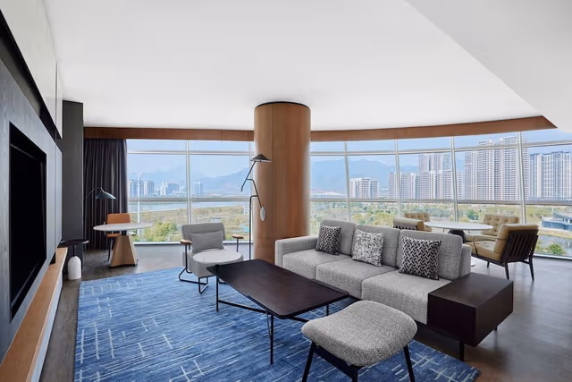 Executive Suite, 1 King Bed, Balcony