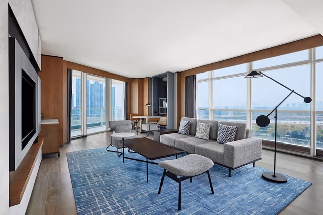 Deluxe Suite, 1 King Bed (Balcony)