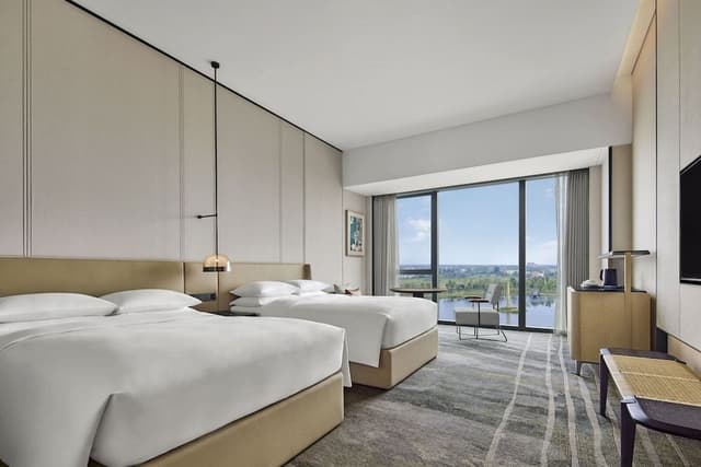 Deluxe Room, 2 Twin Beds, City View