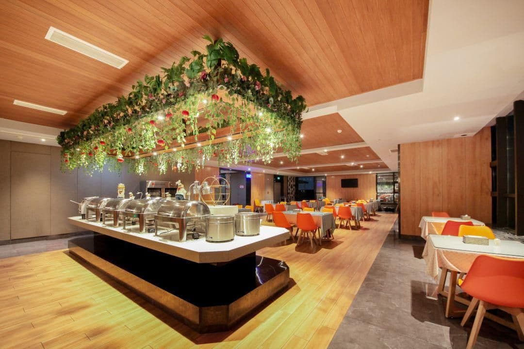 Fendi Hotel Chongbai Hanzheng Square Pitong Subway Station Branch