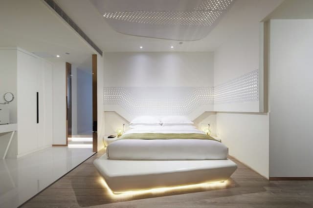 Comfort Suite, 1 Queen Bed, City View