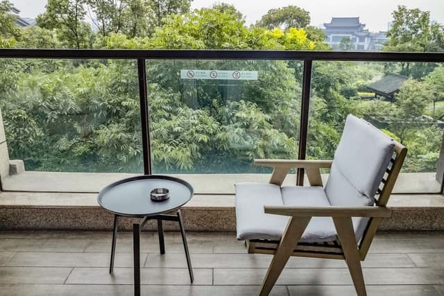 Deluxe Garden View King Room