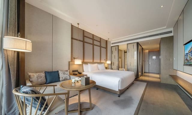 Deluxe Garden View King Room