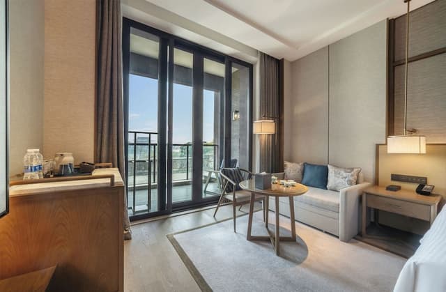 Deluxe Garden View King Room