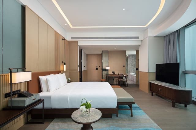 Standard Room, 1 King Bed, City View