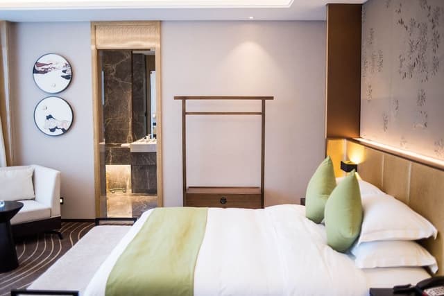 Suite, 1 King Bed, Smoking (Ramada Suite)