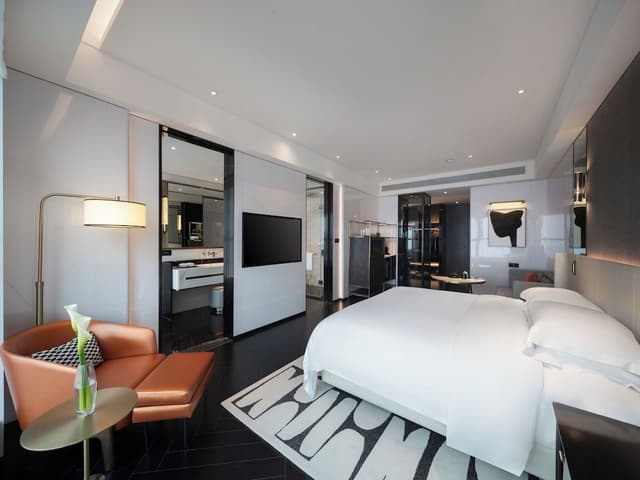 Club Room, 1 King Bed (Club Access)