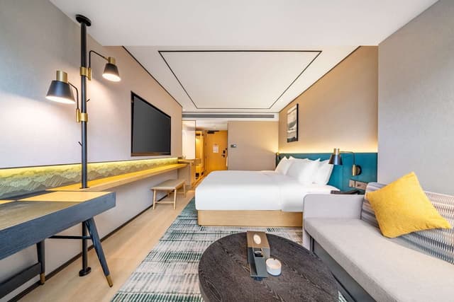 KING DELUXE ROOM WITH BALCONY