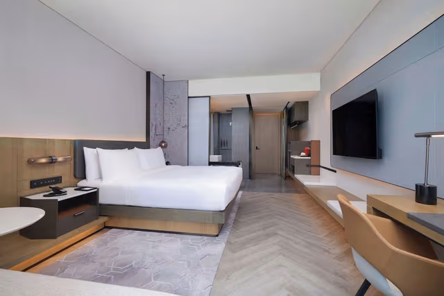 Room, 1 King Bed, City View