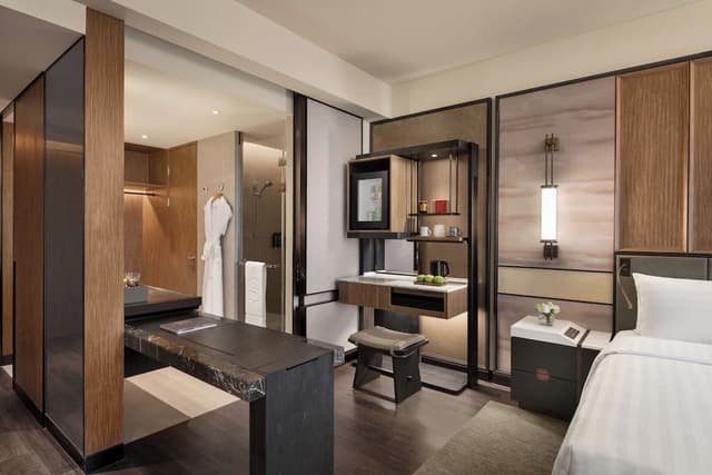Premier Room, 1 King Bed, River View