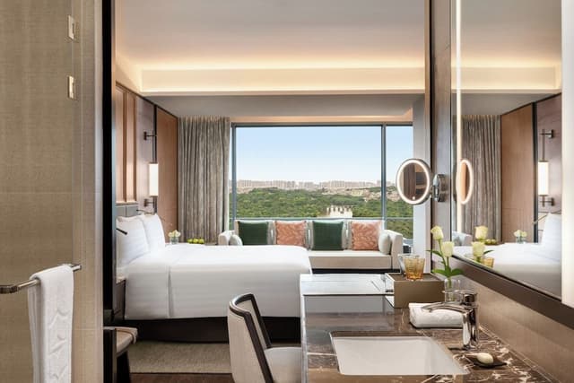 Premier Room, 1 King Bed, River View